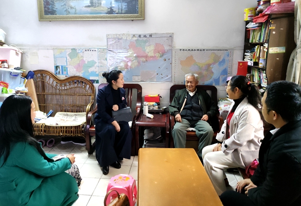 1月13日民进惠州市直二支部慰问老会员东江纵队老战士刘静冰同志_副本.jpg