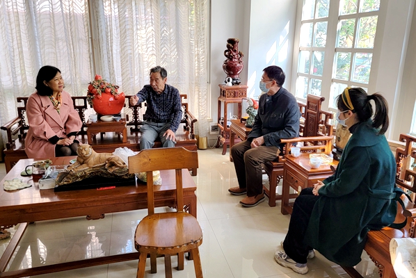 民进春暖行动慰问剪影1_副本.jpg