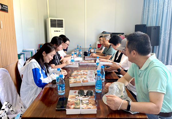 民进中山市机关支部开展学习省第十三次党代会精神座谈会_副本.jpg