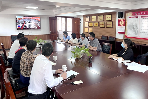 市委会机关干部和部分骨干会员收看收听中共二十大开幕式_副本.jpg