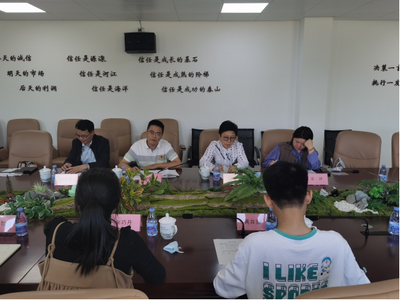调研组与雷州经济开发区管委会相关负责人座谈