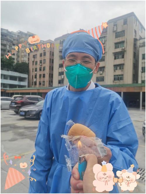 在防控区工作岗位上度过难忘的生日.jpg