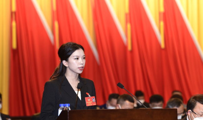 市政协委员、民进中山市委会委员赵小芬代表民进中山市委会作大会发言.jpg
