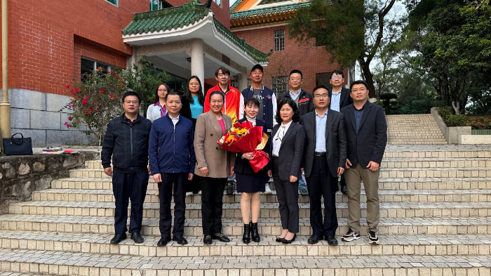 欢送会后民进中山市委会主委陈玉琼（右三） 、全国人大代表赵桂枝（右四）、市委统战部副部长张戴湘（左三）与参会同志合影留念.jpg