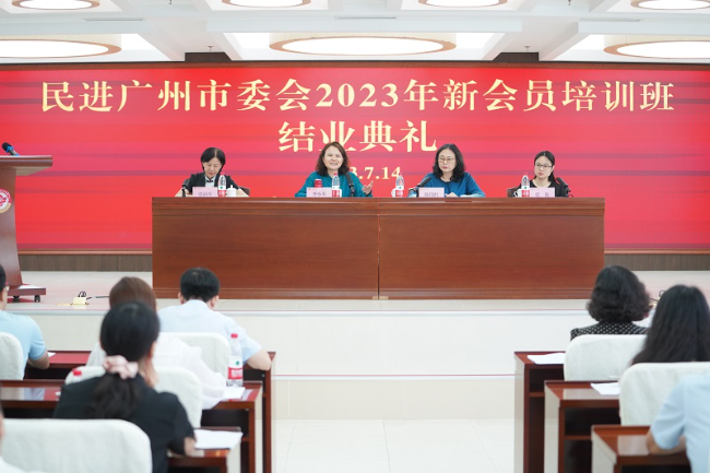 1.李小琴在结业典礼上讲话.jpg