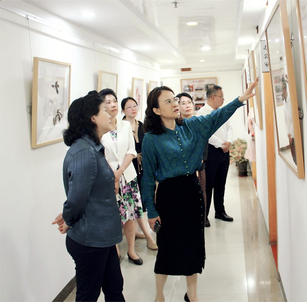 参观会史长廊.jpg