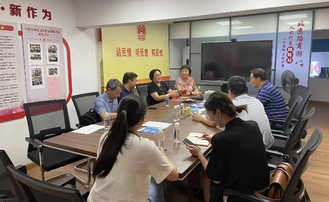 深入社区听取意见建议.jpg