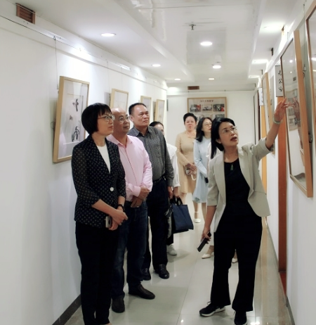 2参观会史长廊.JPG