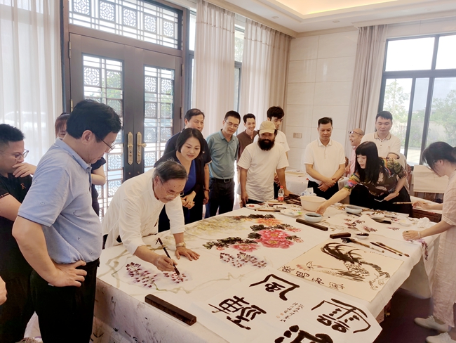 5_11月6日，民进湛江市委会组织湛江开明画院书画家一行20人赴廉江市塘蓬镇开展“跟党走正道行”采风活动_副本.jpg