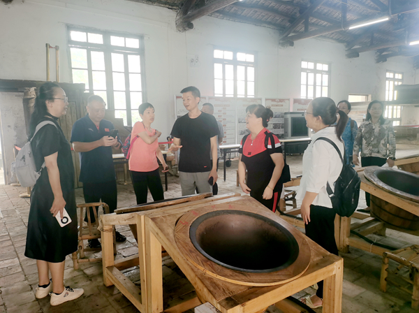 7月26日至27日，离退休专委会到英德调研助力“百千万工程” (2)_副本.jpg