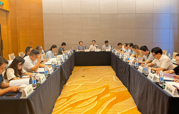 八届十七次全体（扩大）会议03.jpg