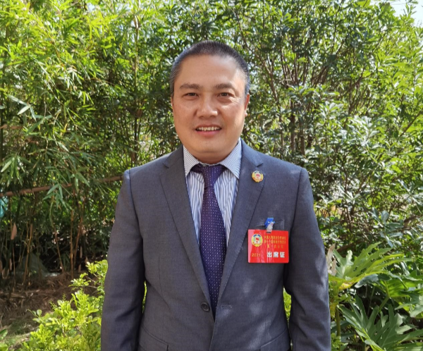 参加南雄市“两会”.jpg