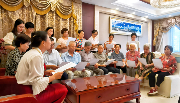 城区总支学习贯彻中共三中全会精神01.jpg