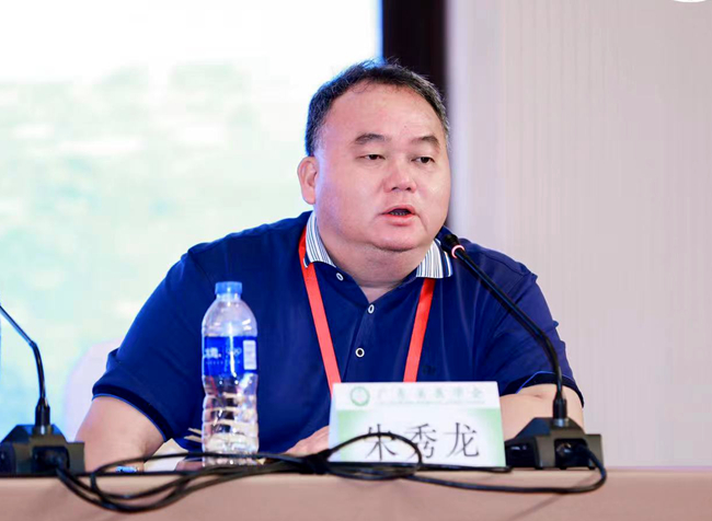 朱秀龙主持广东省医学会学术会议_副本.jpg