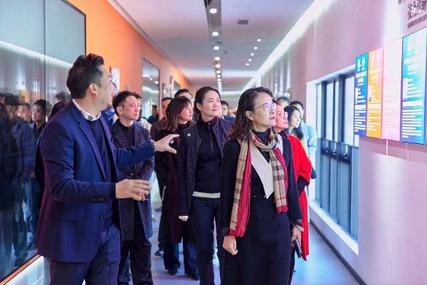3参观会员企业.jpg
