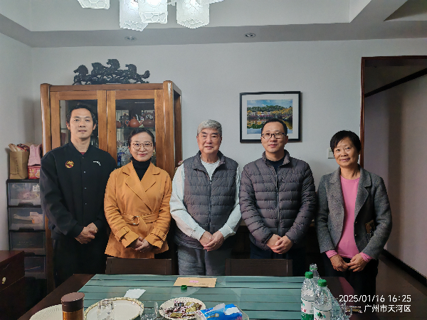 慰问杨关福.jpg