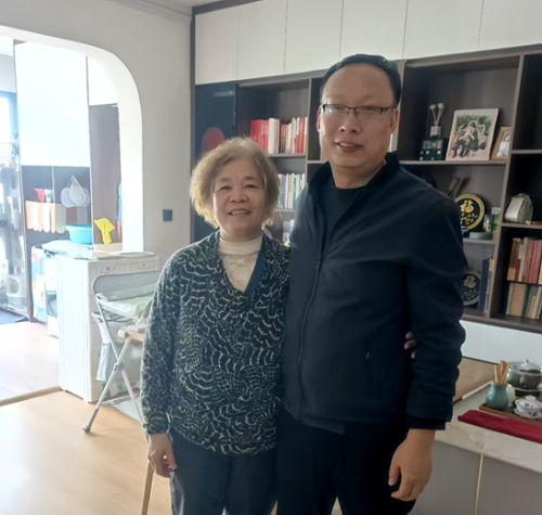 2025年春节前慰问机关退休老同志02.jpg