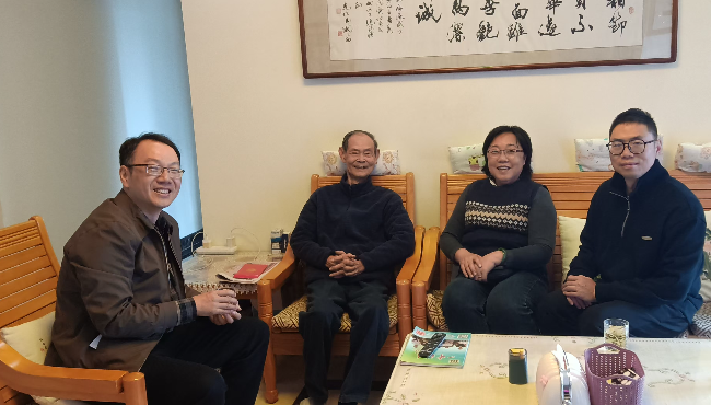 4慰问谭文端.jpg