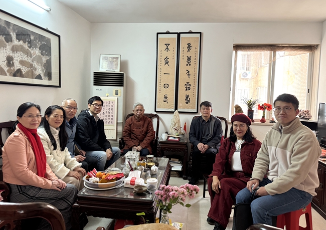 2025年2月10日，民进华师基层委员会开展春节慰问活动_副本_副本.jpg