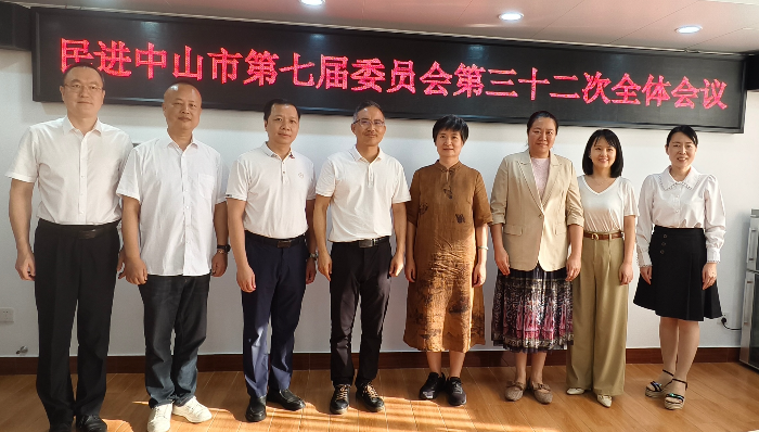 选举后合影.jpg
