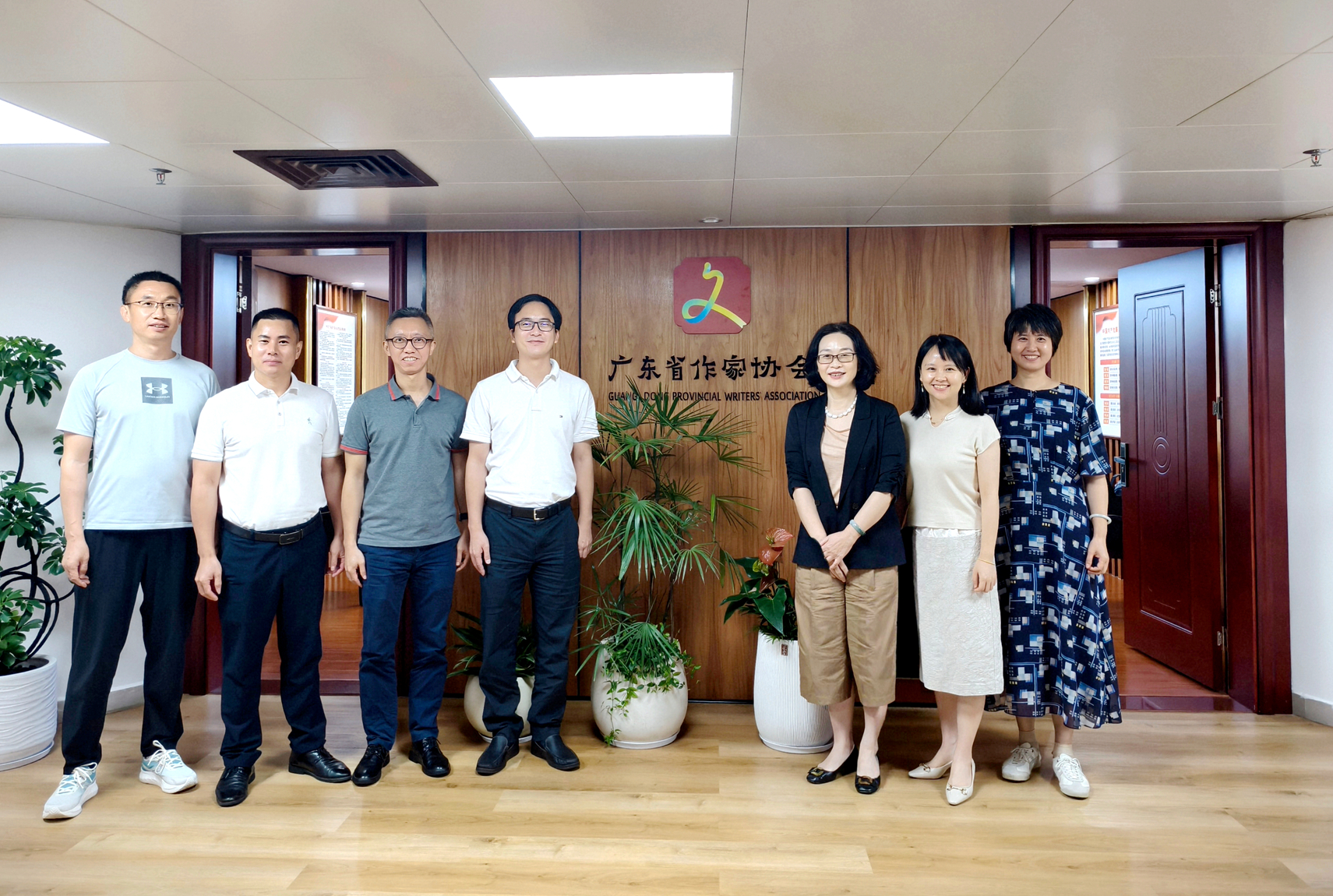 民进广东省委会拜访省作家协会_副本2.jpg
